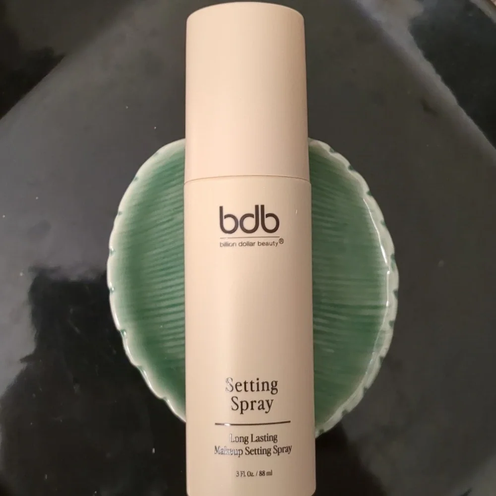 Makeup Setting Spray - Picture 3 of 3